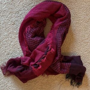 Elegant red Scarf